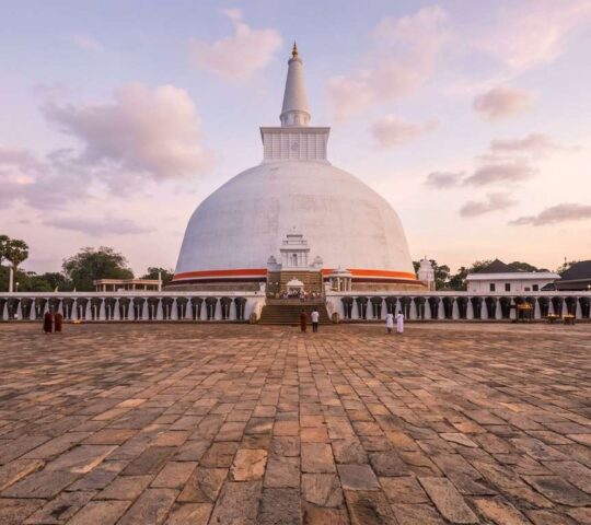 Ruwanweliseya Stupa